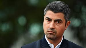 Quién es Michael Masi, el “villano” de la Fórmula 1, al que acusan de  haberle “robado” el título a Lewis Hamilton