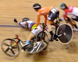 May 13, 2021 · 「牛下女車神」李慧詩相隔14個月重返國際賽場，領銜港隊主場出戰場地單車國家盃，為兩個半月後的東京奧運寓賽於操。她今日（13日）於女子團體爭先賽登場，伙李海恩及楊礎搖合力踩出50.029秒，為未來3日於個人爭先賽及凱林賽（又稱競輪賽）雙線爭金熱身，亦為港隊於9月全運出戰此項練兵。 å ´åœ°å–®è»Šè³½è‹±åœ‹ç«™æŽæ…§è©©å‡±æž—è³½æ¬¡åœˆ ç‚'è»Š é ­æ¢æ—¥å ±