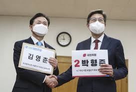 국민의힘 차기 당 대표를 뽑는 전당대회를 앞두고 후보군이 '중진'과 '초선'이라는 두 분류로 나타나고 있다. ë¶€ì‚°ì‹œìž¥ ì„ ê±° í›„ë³´ìž ê¸°í˜¸ í™•ì • 1ë²ˆ ê¹€ì˜ì¶˜ 2ë²ˆ ë°•í˜•ì¤€