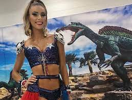 Lci l'a rencontrée à une semaine du grand départ pour tout savoir de ses préparatifs pour. De La Corse A Miss Univers Eva Colas Presente Son Costume National