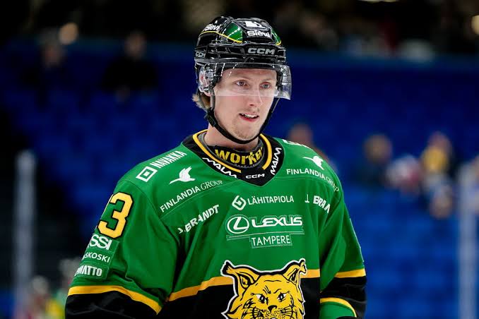 Ilveksen Simon Johansson juhli jo ennätysmaalia − ilo jäi lyhytaikaiseksi -  LIIGA | Jatkoaika