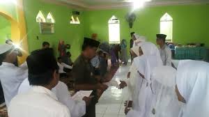 Buku doa khatam al quran antara sunnah dan bidah. Khatam Al Qur An Plt Camat Bulukumpa Berikan Piagam Penghargaan Syiar News