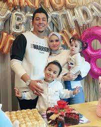 Tanyalah datuk yusof haslam (bapa syamsul) tentang. Tak Nak Sampai Cerai Tapi Syamsul Yusof Akui Dah Tak Sebumbung Dengan Isteri