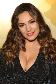 Kelly Brook 🌟 5.3