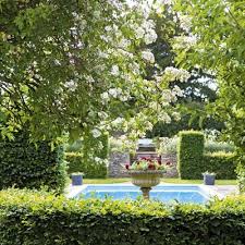 Romantic Garden With A Pool Englische Land Garten Gartendesign Ideen Moderne Gartenentwurfe