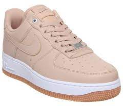 Set running trends, signature basketball, fresh casual looks Nike Air Force 1 07 Trainers Bio Beige Metallic Silver Gum Med Brown White Sneaker Damen