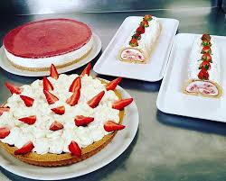 Il rotolo con crema e fragole. Frolla Con Crema Pasticcera Fragole E Panna Montata Fresca Rotolo Di Pan Di Spagna E Fragole Picture Of Ristorante Pizzeria Milvera Piacenza Tripadvisor