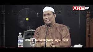 Ustaz auni mohamad terkenal dengan ceramahnya tentang pelbagai teori konspirasi, iluminati, di sebalik mesej movie seperti lord of the rings, dan sebagainya. Ustaz Auni Mohamad Ceramah Italia Vlip Lv