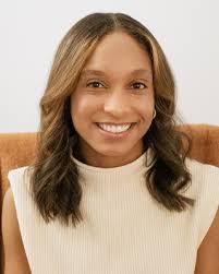 Marisa Padilla's Instagram, Twitter & Facebook