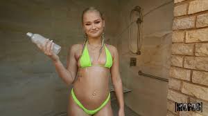 Harley King Blonde Bikini PAWG ‘Outdoor Shower Shampoo Prank’