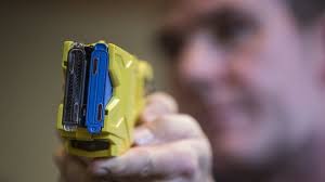 The new smart cartridge communicates with the fire control system within the x3 cew, indicating the type of cartridge loaded in each bay and its deployment status. Upgraded Taser Authorised For England And Wales Police Bbc News