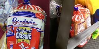 Berbeza dengan jenama roti lain, jenama gardenia mempopularkan rasa roti yang unik dikenali sebagai 'resipi pakcik slocum' atau 'uncle slocum recipe's', dikatakan sedap sehingga enak dimakan begitu saja. Rm699 Nego Tipis Stok Makin Sikit Netizen Buat Lelongan Roti Gardenia Di Twitter