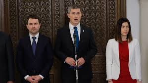 Audierile miniștrilor în comisii vor avea loc în 17, 18 și 19 februarie, iar votul în plen a fost programat pentru 24 februarie, la ora 16.00. Dan Barna Il Propun Pe CÄƒtÄƒlin DrulÄƒ Pentru È™efia Camerei DeputaÈ›ilor