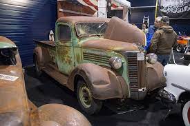 General Motors Truck Showroom Vintage Trucks Motor Truck Antique Trucks Vintage Trucks