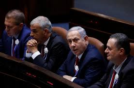 وبعد انتهاء انتخابات الثاني من مارس/آذار الماضي بطريق مسدود، كان نتنياهو وغانتس قد اتفقا أواخر الشهر الماضي على محاولة تشكيل حكومة ولم تعلن شروط الاتفاق على الفور لكن وسائل إعلام إسرائيلية قالت إن نتنياهو وغانتس سيتناوبان، على مدى 3 سنوات، على. ÙŠØ³Ø±Ø§Ø¦ÙŠÙ„ Ù‡ÙŠÙˆÙ… ÙØ±ÙŠÙ‚ Ø³Ø±ÙŠ ÙŠÙ†Ø´Ø· Ø¨ÙŠÙ† Ù†ØªÙ†ÙŠØ§Ù‡Ùˆ ÙˆØºØ§Ù†ØªØ³ Ù†ÙŠÙˆØ² ÙÙˆØ± Ù…ÙŠ