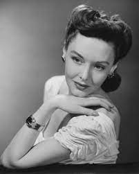 How To Add Height At The Crown Of The Head 1940s Hairstyles Retro Hairstyles Hair Styles