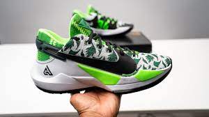 It takes the design of its predecessor to the next level by moving the zoom air from the heel to the forefoot and adding. First Look Nike Zoom Freak 2 Youtube