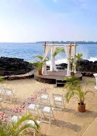 The 9 Best Small And Intimate Wedding Venues In Hawaii In 2020 Intimate Wedding Venues Small Beach Weddings Wedding Venues Beach