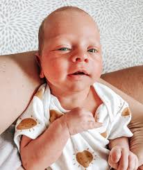 Hope you are having a cosy weekend full of reading. How beautiful is this  photo by @wander_in_pages ?