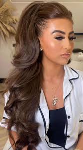 Would any hairstylist be available to do this vintage look?