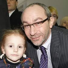 После смерти мэра харькова геннадия кернеса массово начала распространяться мэр харькова геннадий кернес умер в ночь на 17 декабря в берлинской клинике шарите. Kernes Pokazal Synovej I Nevestku Novosti Harkova Mer Harkova Prodolzhaet Aktivnichat V Instagram Segodnya