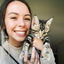 Courtney Loring's Instagram, Twitter & Facebook