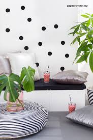 Große glasflächen für viel licht im inneren, voll gedämmte wände. Balkon Lounge Selber Bauen Aus Holzkisten Und Seilhocker Nicest Things