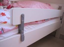 جانب لسرير للأطفال من ايكيا مريح وعملي وآمن