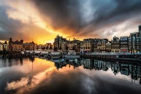 Priser och lön i zwolle. Bilder Pa Skrivbordet Amsterdam Nederlanderna Kvall Smabatshamn