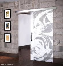 116 Porta Scorrevole Ad Un Anta In Vetro Satinato Con Decoro Eo Bianco Jpg Porte Vetro Scorrevoli Porta Interna Design Per Porte