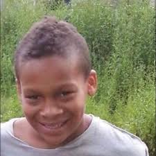 Video in comments👇🏽 Nene Brooks allegedly betrayed a Chicago rapper by  texting his rivals while he was at her home. The rapper called his mom  because he felt uneasy and left, only