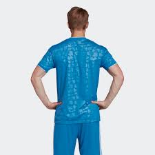 Mit dem bequemen modell in blau zeigst du deine bedingungslose liebe zu deinem verein. Adidas Juventus Turin Ausweichtrikot Blau Adidas Deutschland