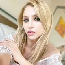 Linda Smith's Instagram, Twitter & Facebook