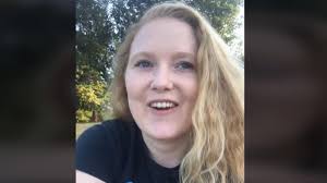 Fue a un lugar para conocer a un hombre y lo vio en una cita con otra  mujer: “¿Qué acaba de pasar?”