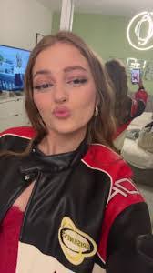 Lily Gillespie's Instagram, Twitter & Facebook