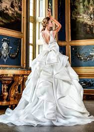 I lussuosi abiti da sposa in stile bohemien della collezione rosa clará boheme 2021 si distinguono per lo spirito organico che li caratterizza. Lo Stilista Stefano Blandaleone Tra Arte E Design Abiti Da Sposa Sposa Stile Sposo