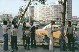 1970'lerde i̇ran'da zengin ve yoksul arasındaki uçurum büyüdü. Iran Before The Revolution Shows A Stunning Contrast Daily Mail Online