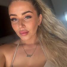 Aimee Luck's Instagram, Twitter & Facebook