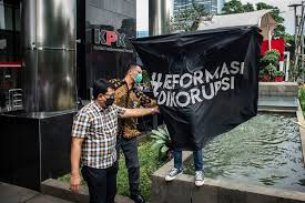 Harun adalah buronan yang juga politikus pdip saat tersangkut kasus. Cerita Kasatgas Kasus Bansos Hingga Penyidik Kasus Harun Masiku Yang Dibebastugaskan Halaman All Kompas Com