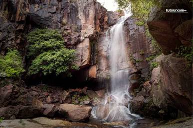Cascada de los Alisos en Calvillo, generada por IA