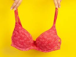 Sakit dada sebelah kanan boleh menyebabkan kesakitan yang tajam di bahagian atas atau bawah. Payudara Wanita Besar Sebelah Ini 5 Penjelasan Ilmiahnya