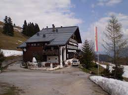 If you are driving to haus gertraud, free parking is available. Die Gertraud Bild Loferer Alm 1425 M