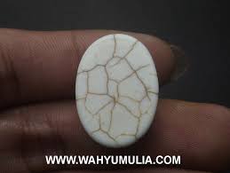 Bentuk batu ini bulat bundar dan potongan cutting polos. Batu Akik Phirus Putih Asli Kode 563 Wahyu Mulia