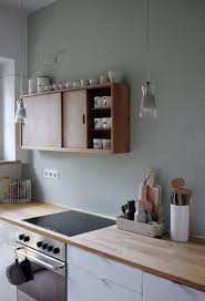 Stauraum Im Schlafzimmer Der Kleiderschrank Kuchen Streichen Salbeigrune Wande Holzarbeitsplatte