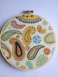 Embellished Paisley Applique Embroidery Designs Hand Embroidery Embroidery Patterns Desenhos e riscos para pintar e bordar. applique embroidery designs
