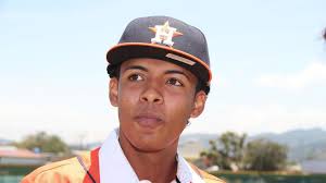 Beisbolista tico fichado por Astros de Houston forjó su pasión en la playa 