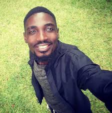 TrackingTheLegends Bwanali Makote, yemwe amajambula makanema, wajambula ma  president onse adziko lino, kuyambira mu nthawi ya mtsogoleri woyamba wa  dziko lino, Dr Hastings Kamuzu Banda. Iyeyu ndi yemwenso anajambula kanema  wa Tina