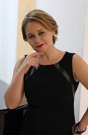 Liliana fyller 49 år om cirka 3 veckor. Liliana Mocanu Teatrul De RevistÄƒ Constantin TÄƒnase