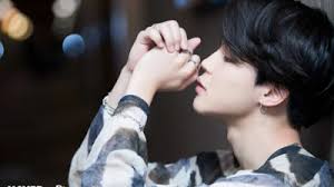 Just yesterday, rm aka kim namjoon took to weverse and replied to a couple. Kim Namjoon Kim Seokjin Min Yoongi Jung Hoseok Park Jimin Kim Taehyung Jeon Jungkook Bts Windows Themes Themebeta