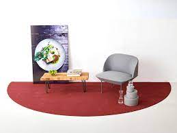 Dort liegen sie vor der dusche oder dem wc und passen sich durch ihre form perfekt den gegebenheiten an. Halbrunde Teppiche